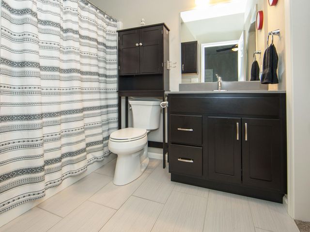 1310 1st St SE, Waverly, IA 50677