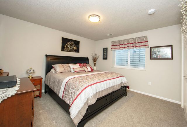 1310 1st St SE, Waverly, IA 50677