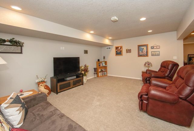 1310 1st St SE, Waverly, IA 50677