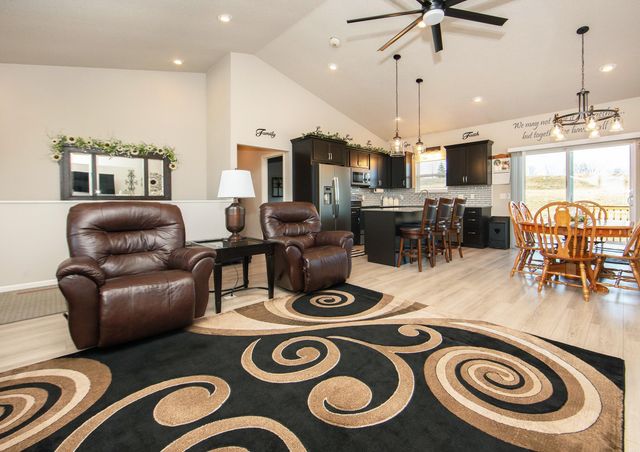 1310 1st St SE, Waverly, IA 50677