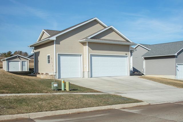 1310 1st St SE, Waverly, IA 50677