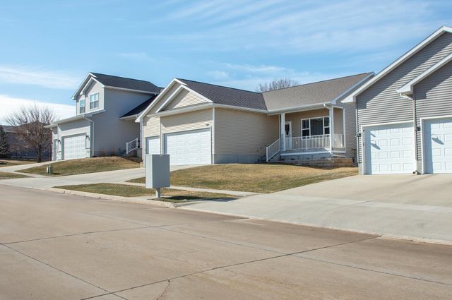 1310 1st St SE, Waverly, IA 50677