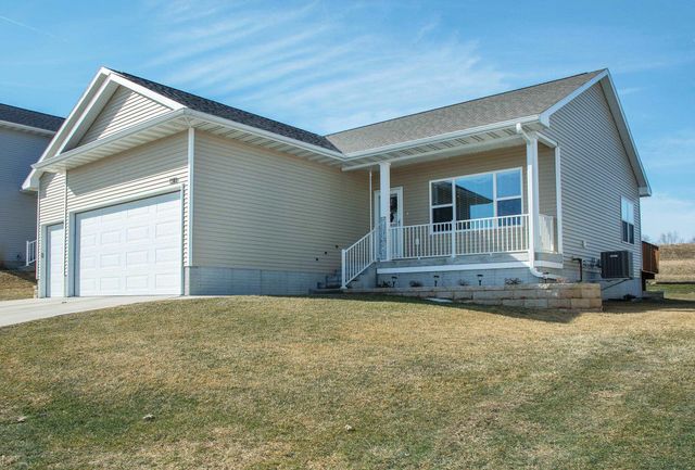 1310 1st St SE, Waverly, IA 50677