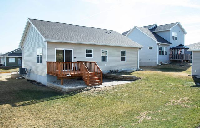 1310 1st St SE, Waverly, IA 50677