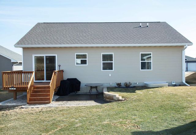 1310 1st St SE, Waverly, IA 50677