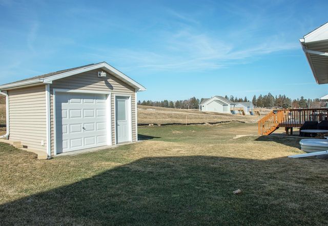 1310 1st St SE, Waverly, IA 50677