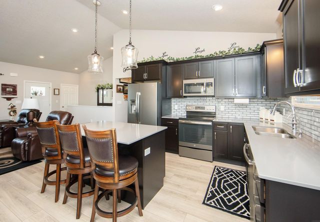 1310 1st St SE, Waverly, IA 50677