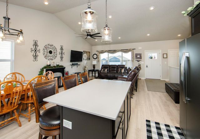 1310 1st St SE, Waverly, IA 50677