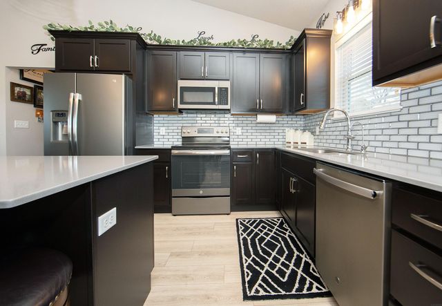 1310 1st St SE, Waverly, IA 50677