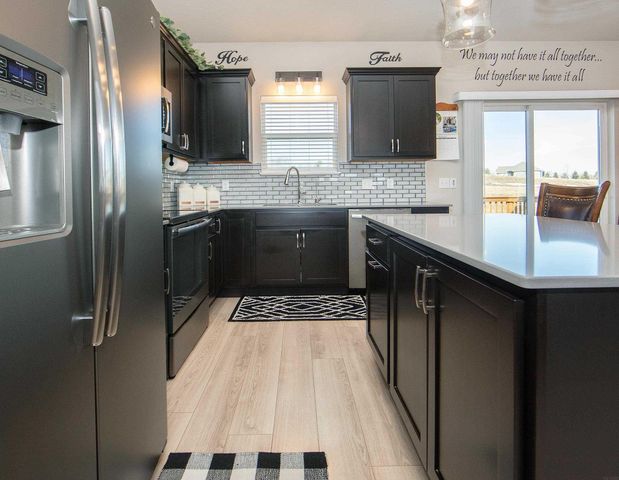 1310 1st St SE, Waverly, IA 50677