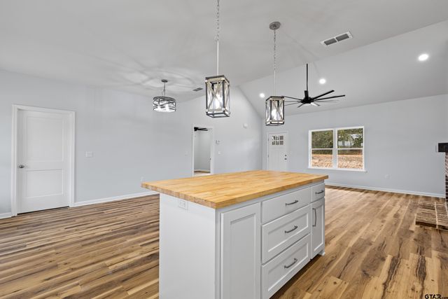 9934 Bob O Link Rd, Gladewater, TX 75647