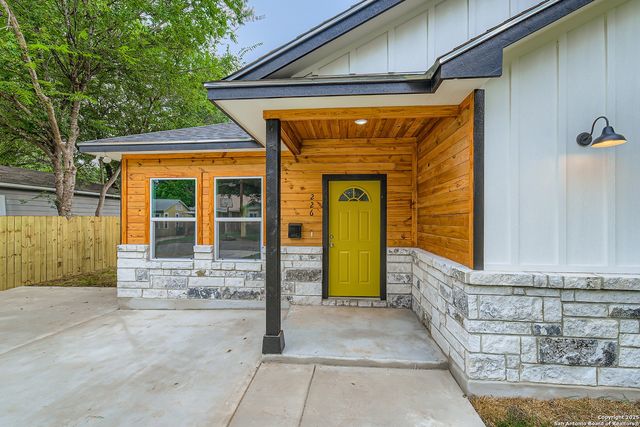226 Frost, San Antonio, TX 78201