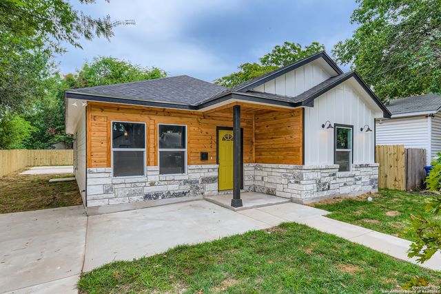 226 Frost, San Antonio, TX 78201