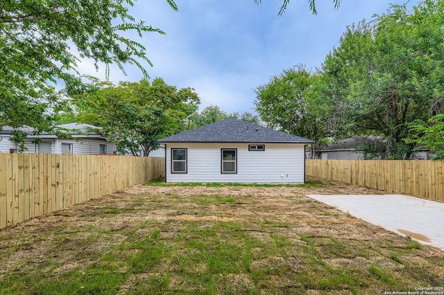 226 Frost, San Antonio, TX 78201