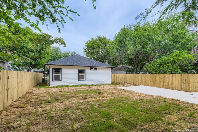 226 Frost, San Antonio, TX 78201
