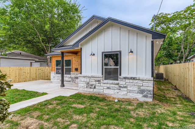 226 Frost, San Antonio, TX 78201