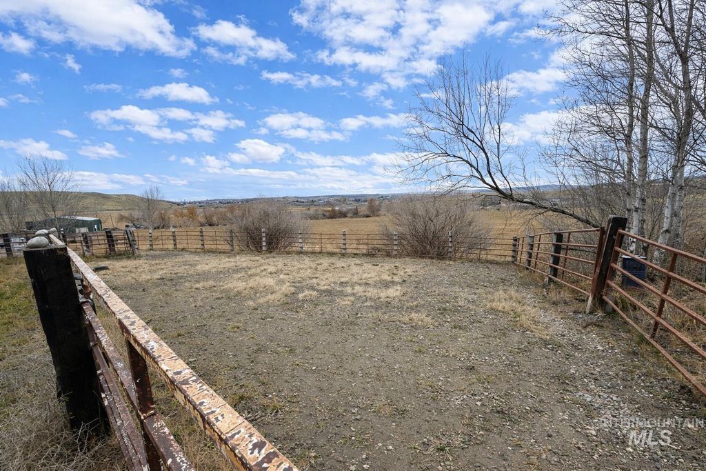 2050 E Medicine Wheel Ln, King Hill, ID 83633 photo 29