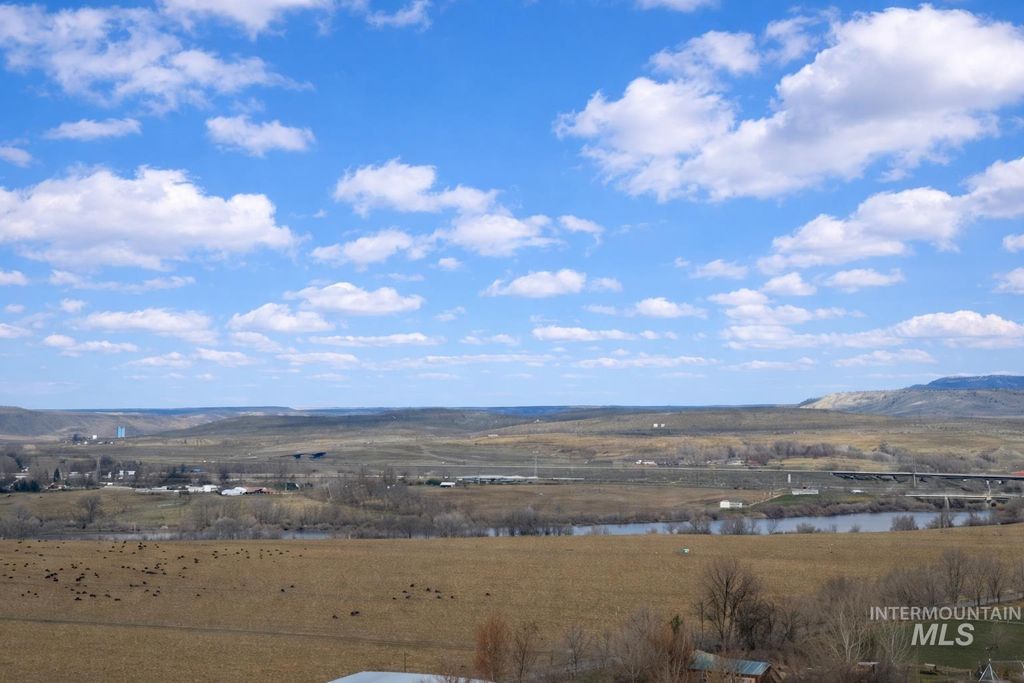 2050 E Medicine Wheel Ln, King Hill, ID 83633 photo 4