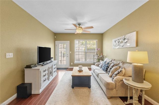 4585 Totteridge LN, Virginia Beach, VA 23462