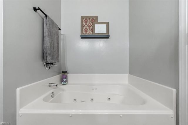 4585 Totteridge LN, Virginia Beach, VA 23462