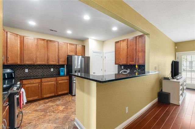 4585 Totteridge LN, Virginia Beach, VA 23462
