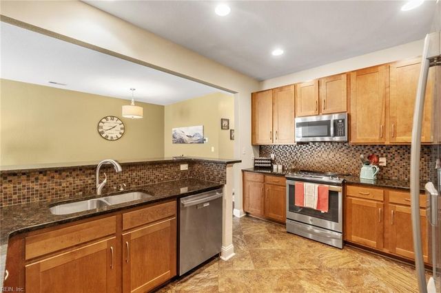 4585 Totteridge LN, Virginia Beach, VA 23462