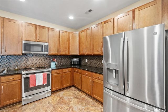 4585 Totteridge LN, Virginia Beach, VA 23462