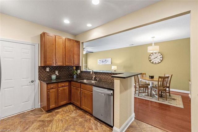 4585 Totteridge LN, Virginia Beach, VA 23462