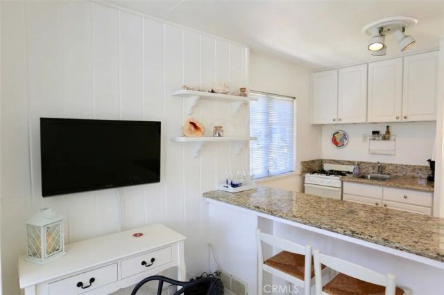 460 Saint Anns Drive, Laguna Beach, CA 92651