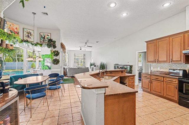1325 TALL MAPLE LOOP, Oviedo, FL 32765