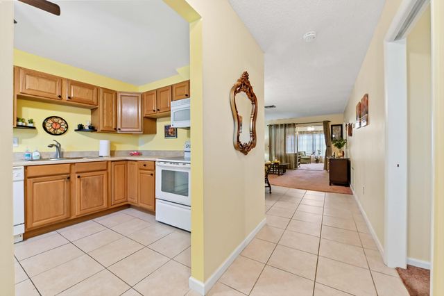 5725 Fernley Drive E 8, West Palm Beach, FL 33415
