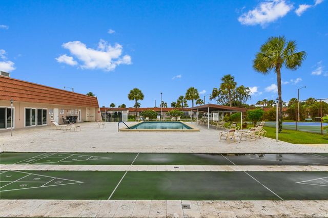 5725 Fernley Drive E 8, West Palm Beach, FL 33415