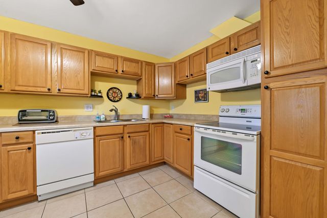 5725 Fernley Drive E 8, West Palm Beach, FL 33415