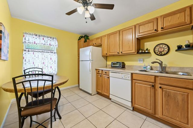 5725 Fernley Drive E 8, West Palm Beach, FL 33415