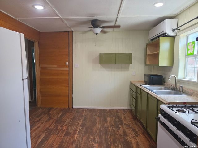 2214 Menchaca, San Antonio, TX 78207