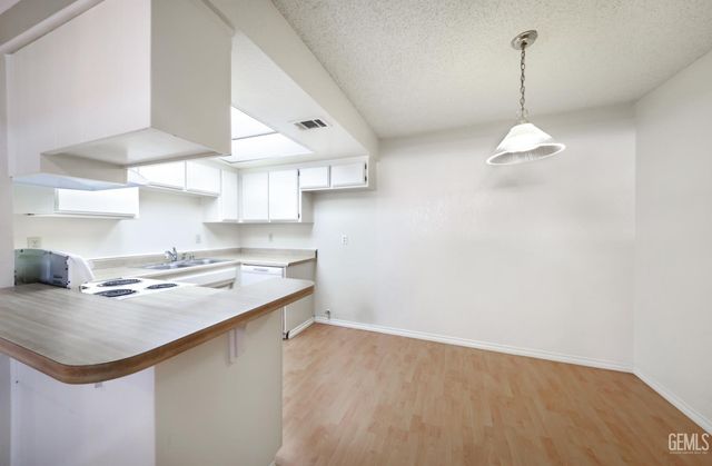 5100 Dunsmuir Road 11, Bakersfield, CA 93309