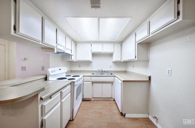 5100 Dunsmuir Road 11, Bakersfield, CA 93309