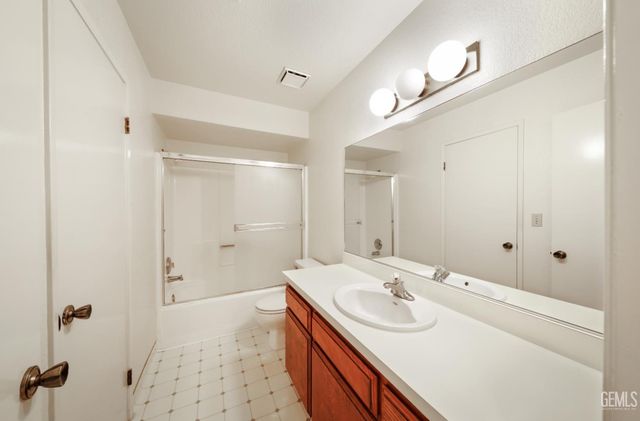 5100 Dunsmuir Road 11, Bakersfield, CA 93309