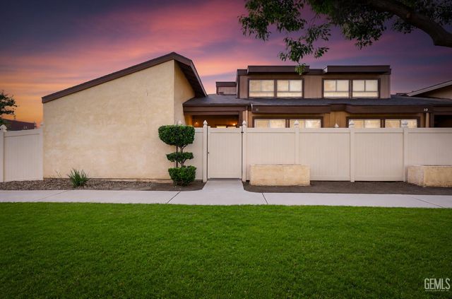 5100 Dunsmuir Road 11, Bakersfield, CA 93309
