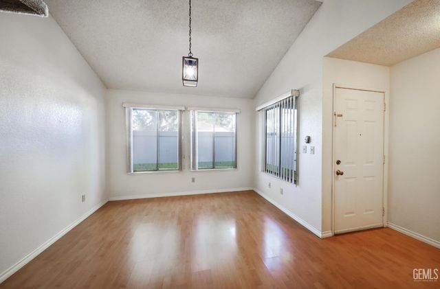 5100 Dunsmuir Road 11, Bakersfield, CA 93309
