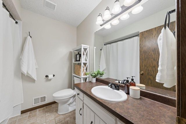 1916 Evergreen Echo, Woodbury, MN 55125