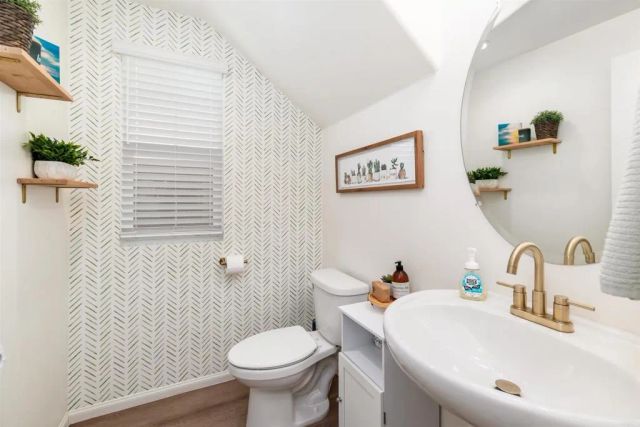 203 Silver Fir Court, Vista, CA 92083