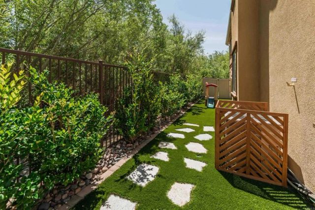 203 Silver Fir Court, Vista, CA 92083