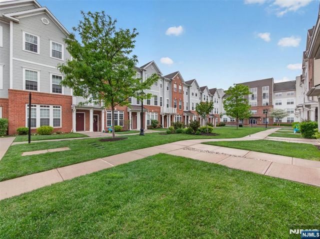 8 Veterans Drive, Wood Ridge, NJ 07075