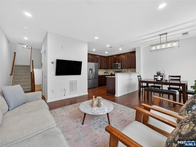 8 Veterans Drive, Wood Ridge, NJ 07075