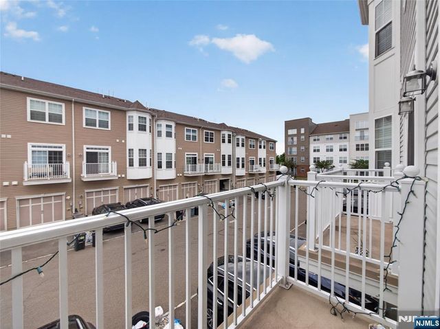 8 Veterans Drive, Wood Ridge, NJ 07075