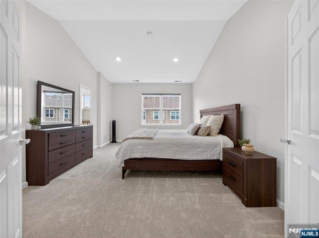 8 Veterans Drive, Wood Ridge, NJ 07075