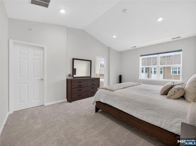 8 Veterans Drive, Wood Ridge, NJ 07075