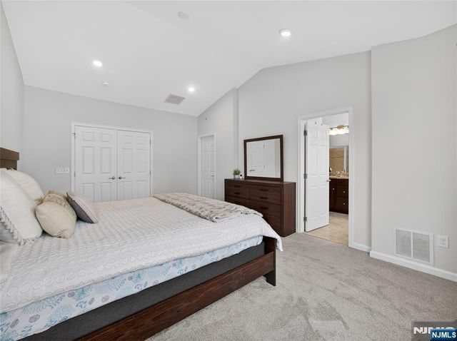 8 Veterans Drive, Wood Ridge, NJ 07075