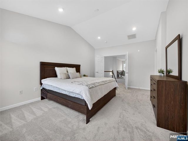 8 Veterans Drive, Wood Ridge, NJ 07075